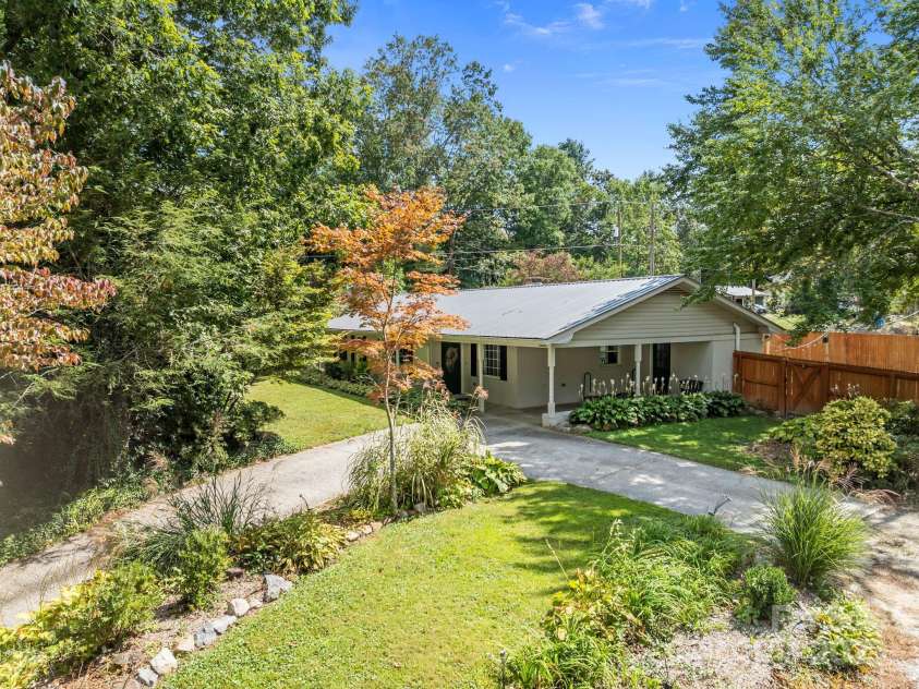 1225 Gilbert Street, Hendersonville, NC 28792.  MLS# CAR4307507, YatesRealty ID 8722. 