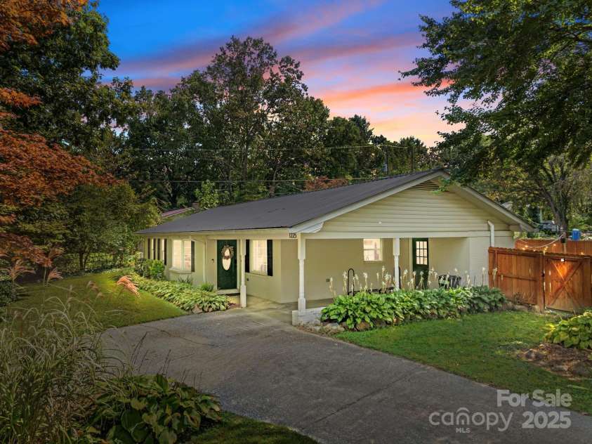 1225 Gilbert Street, Hendersonville, NC 28792.  MLS# CAR4307507, YatesRealty ID 8722. 