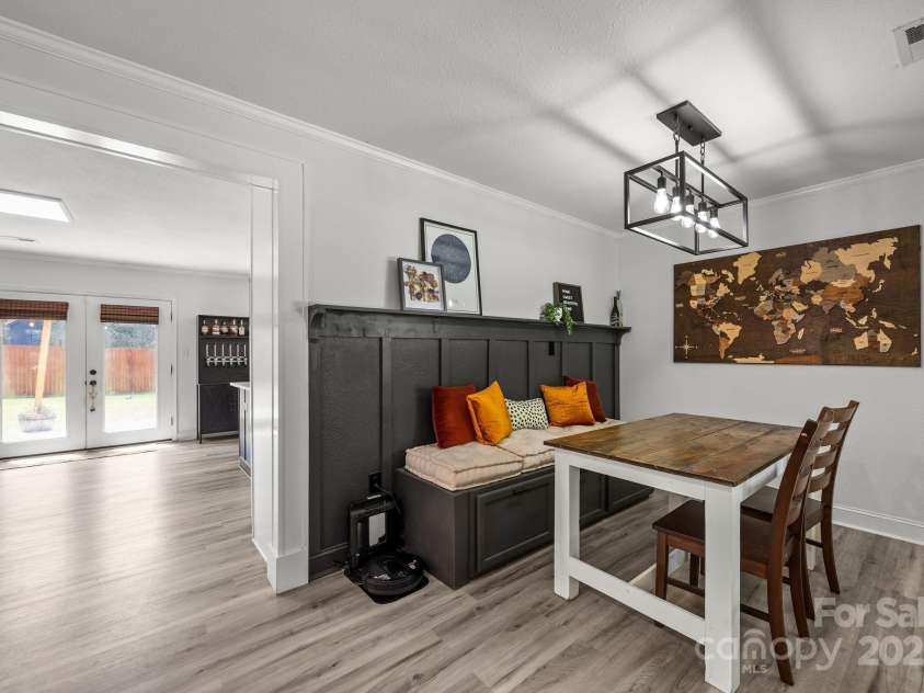 1225 Gilbert Street, Hendersonville, NC 28792.  MLS# CAR4307507, YatesRealty ID 8722. 
