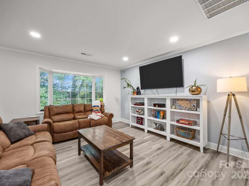 1225 Gilbert Street, Hendersonville, NC 28792.  MLS# CAR4307507, YatesRealty ID 8722. 