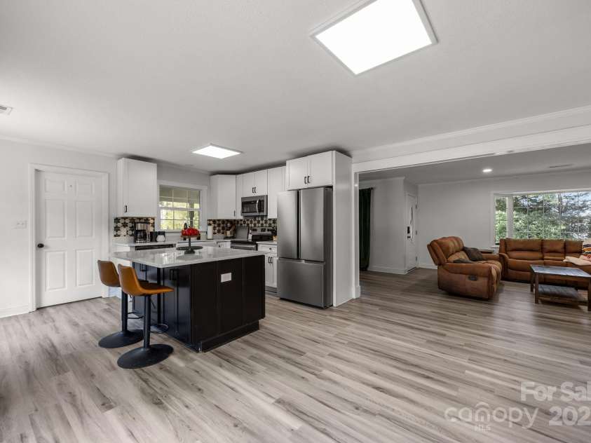 1225 Gilbert Street, Hendersonville, NC 28792.  MLS# CAR4307507, YatesRealty ID 8722. 
