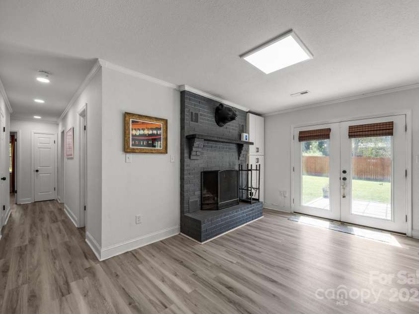 1225 Gilbert Street, Hendersonville, NC 28792.  MLS# CAR4307507, YatesRealty ID 8722. 
