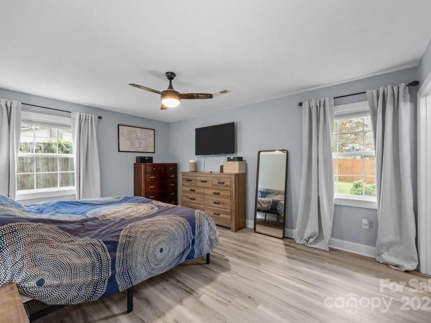 1225 Gilbert Street, Hendersonville, NC 28792.  MLS# CAR4307507, YatesRealty ID 8722. 