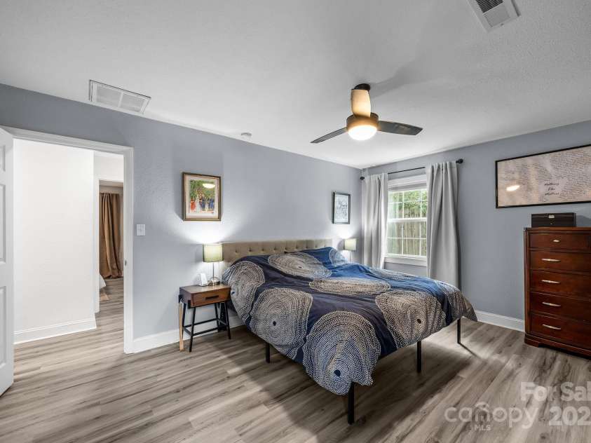 1225 Gilbert Street, Hendersonville, NC 28792.  MLS# CAR4307507, YatesRealty ID 8722. 