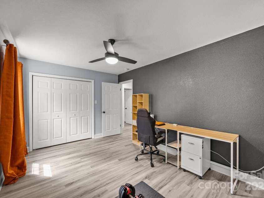 1225 Gilbert Street, Hendersonville, NC 28792.  MLS# CAR4307507, YatesRealty ID 8722. 