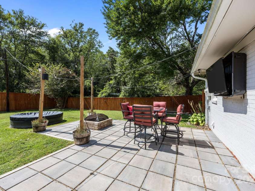 1225 Gilbert Street, Hendersonville, NC 28792.  MLS# CAR4307507, YatesRealty ID 8722. 