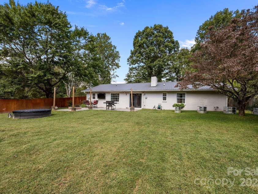 1225 Gilbert Street, Hendersonville, NC 28792.  MLS# CAR4307507, YatesRealty ID 8722. 