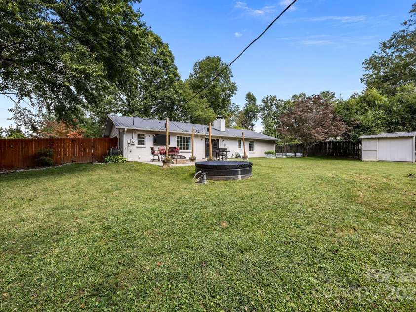 1225 Gilbert Street, Hendersonville, NC 28792.  MLS# CAR4307507, YatesRealty ID 8722. 