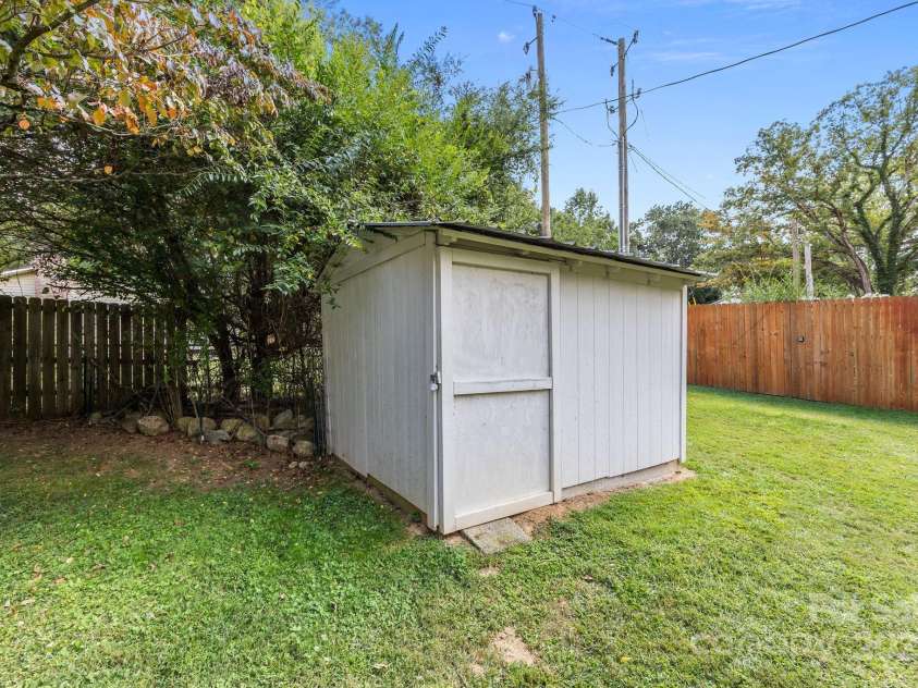 1225 Gilbert Street, Hendersonville, NC 28792.  MLS# CAR4307507, YatesRealty ID 8722. 