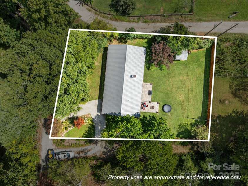 1225 Gilbert Street, Hendersonville, NC 28792.  MLS# CAR4307507, YatesRealty ID 8722. 