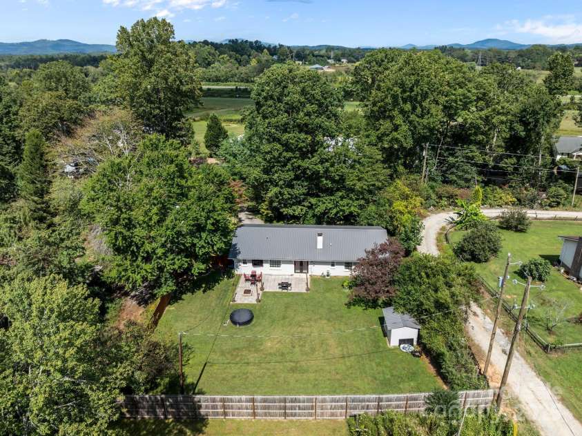 1225 Gilbert Street, Hendersonville, NC 28792.  MLS# CAR4307507, YatesRealty ID 8722. 