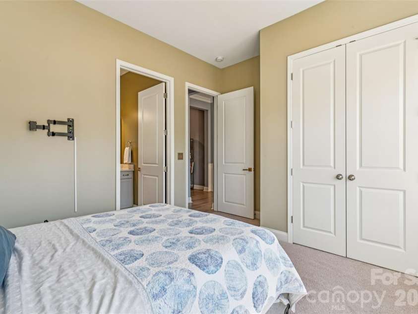 17134 Sand Bank Road, Charlotte, NC 28278.  MLS# CAR4347753, YatesRealty ID 8723. 