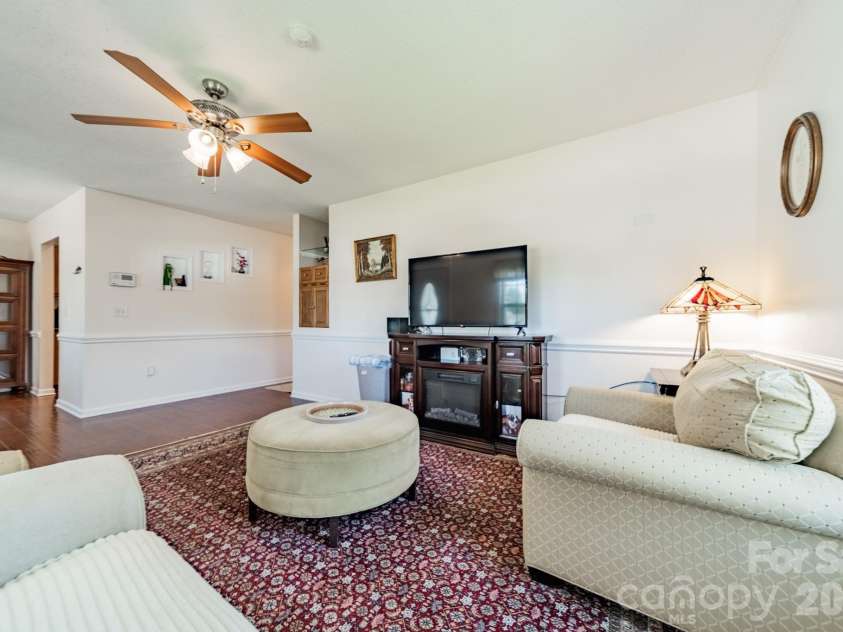 1015 Walnut Street, Kannapolis, NC 28081.  MLS# CAR4361943, YatesRealty ID 8727. 