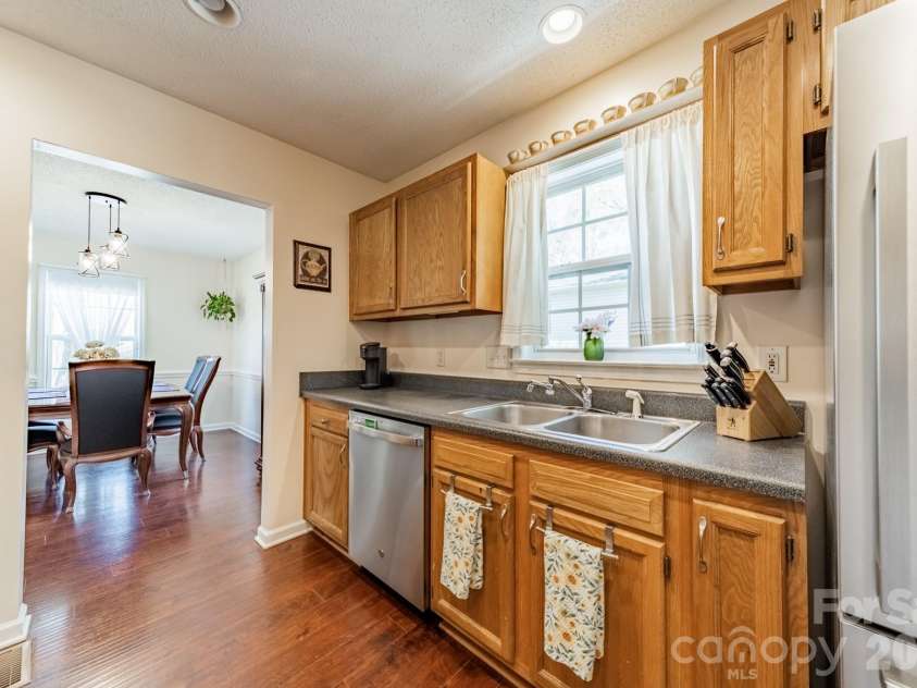 1015 Walnut Street, Kannapolis, NC 28081.  MLS# CAR4361943, YatesRealty ID 8727. 
