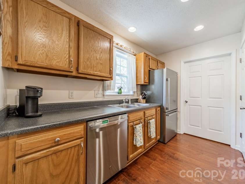 1015 Walnut Street, Kannapolis, NC 28081.  MLS# CAR4361943, YatesRealty ID 8727. 
