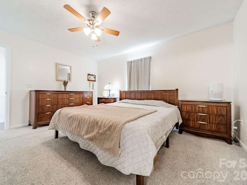1015 Walnut Street, Kannapolis, NC 28081.  MLS# CAR4361943, YatesRealty ID 8727. 
