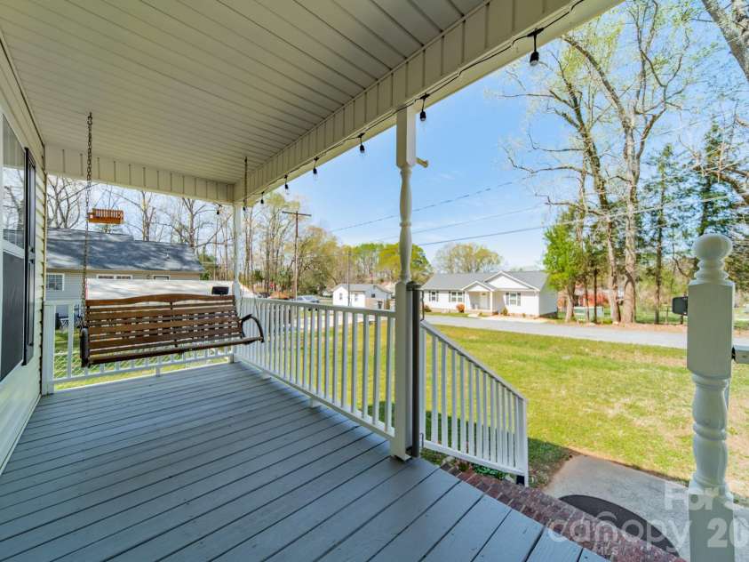 1015 Walnut Street, Kannapolis, NC 28081.  MLS# CAR4361943, YatesRealty ID 8727. 