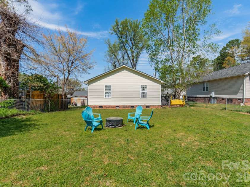 1015 Walnut Street, Kannapolis, NC 28081.  MLS# CAR4361943, YatesRealty ID 8727. 