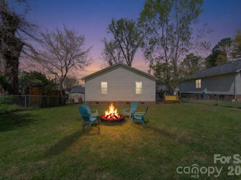 1015 Walnut Street, Kannapolis, NC 28081.  MLS# CAR4361943, YatesRealty ID 8727. 