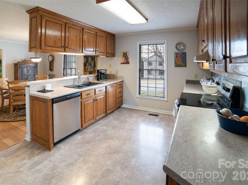 106 Pinebark Court, Morganton, NC 28655.  MLS# CAR4351150, YatesRealty ID 8728. Kitchen