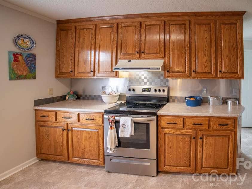 106 Pinebark Court, Morganton, NC 28655.  MLS# CAR4351150, YatesRealty ID 8728. Kitchen