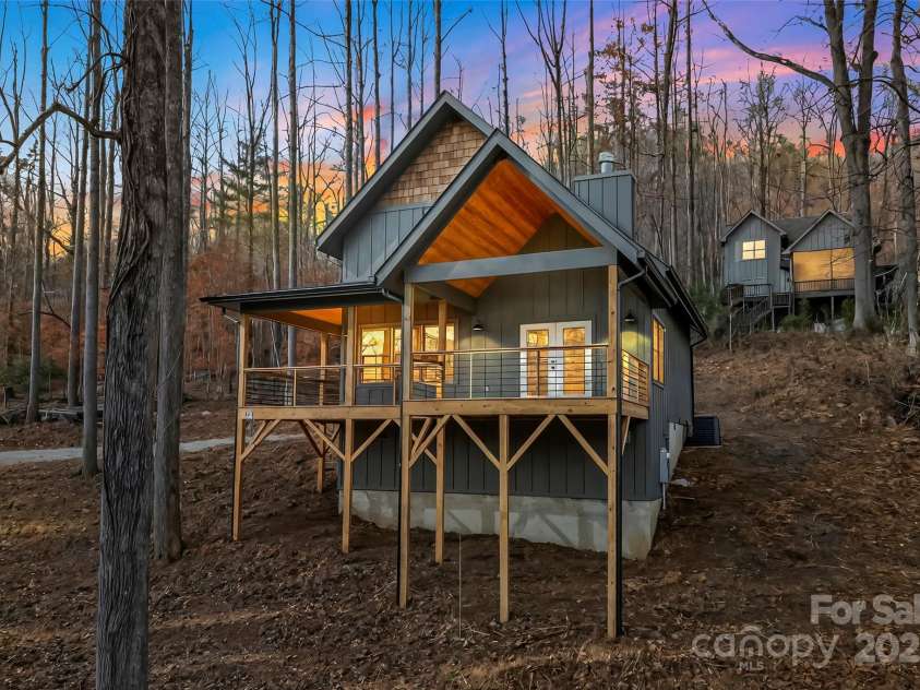 457 Blue Ridge Drive, Marion, NC 28752.  MLS# CAR4325336, YatesRealty ID 873. 