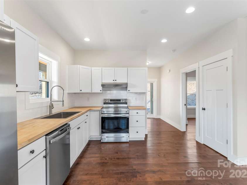 457 Blue Ridge Drive, Marion, NC 28752.  MLS# CAR4325336, YatesRealty ID 873. 