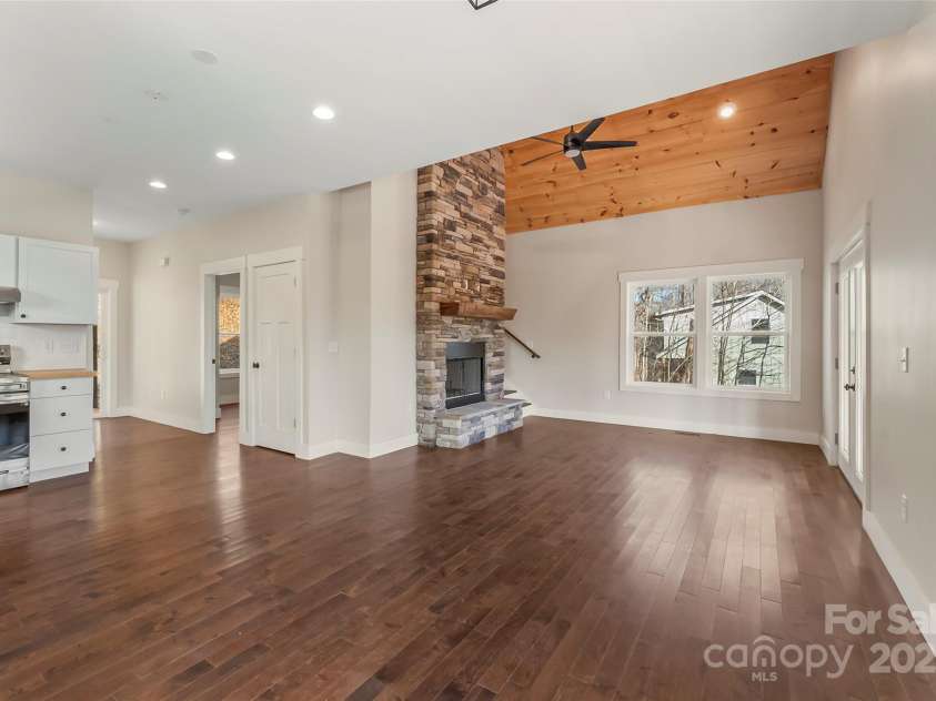 457 Blue Ridge Drive, Marion, NC 28752.  MLS# CAR4325336, YatesRealty ID 873. 