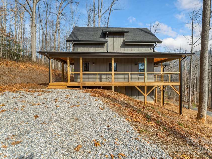 457 Blue Ridge Drive, Marion, NC 28752.  MLS# CAR4325336, YatesRealty ID 873. 