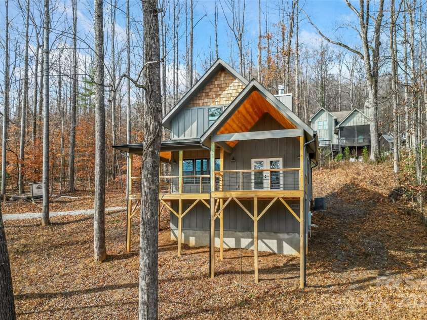 457 Blue Ridge Drive, Marion, NC 28752.  MLS# CAR4325336, YatesRealty ID 873. 