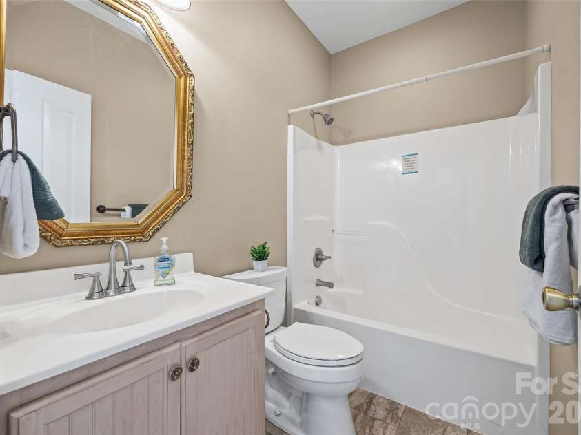 310 Clarendon Estates Drive, Clover, SC 29710.  MLS# CAR4305120, YatesRealty ID 8730. 2nd Full Bathroom