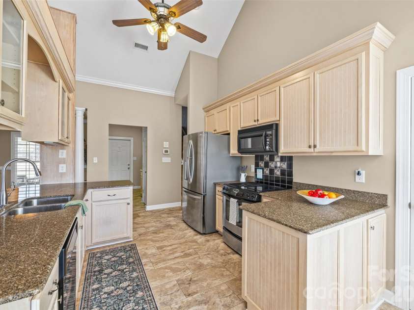 310 Clarendon Estates Drive, Clover, SC 29710.  MLS# CAR4305120, YatesRealty ID 8730. Kitchen