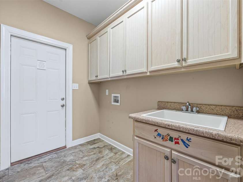 310 Clarendon Estates Drive, Clover, SC 29710.  MLS# CAR4305120, YatesRealty ID 8730. Laundry Room/Mudroom