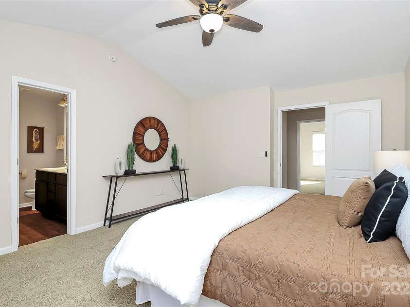 137 Woodbridge Circle, Mount Holly, NC 28120.  MLS# CAR4222548, YatesRealty ID 8731. Large primary bedroom suite with gorgeous vaulted ceilings, facing private woods - new carpet & fresh paint!