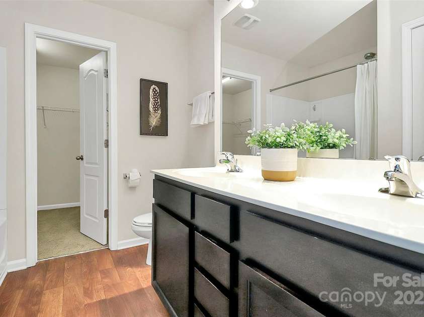 137 Woodbridge Circle, Mount Holly, NC 28120.  MLS# CAR4222548, YatesRealty ID 8731. Primary bathroom with double vanity, large walk-in closet, and lovely garden tub.
