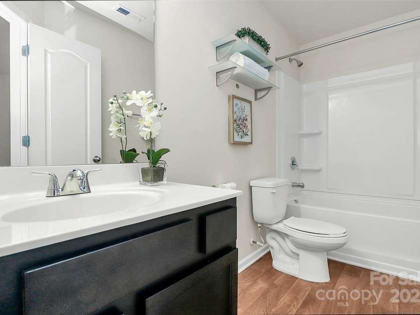 137 Woodbridge Circle, Mount Holly, NC 28120.  MLS# CAR4222548, YatesRealty ID 8731. Secondary full bathroom upstairs.