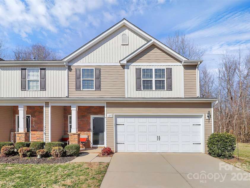 137 Woodbridge Circle, Mount Holly, NC 28120.  MLS# CAR4222548, YatesRealty ID 8731. Welcome to 137 Woodbridge Circle!