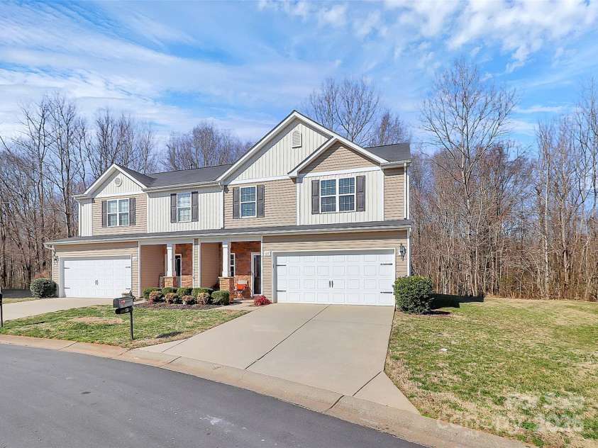 137 Woodbridge Circle, Mount Holly, NC 28120.  MLS# CAR4222548, YatesRealty ID 8731. You don't want to miss this opportunity.