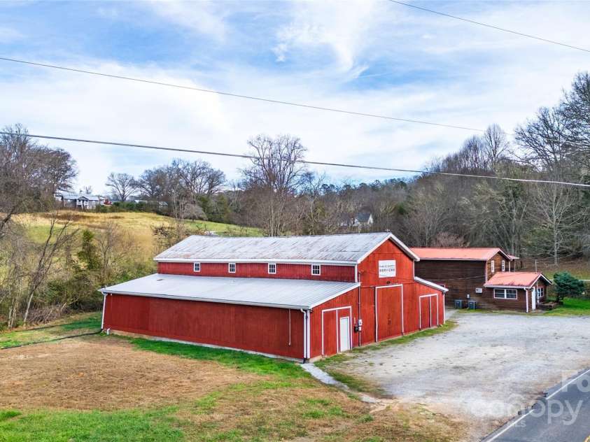 1137 Saunders Road, Franklin, NC 28734.  MLS# CAR4327075, YatesRealty ID 8732. 