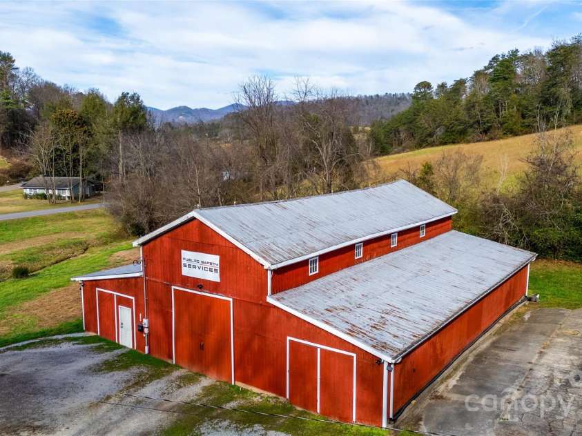 1137 Saunders Road, Franklin, NC 28734.  MLS# CAR4327075, YatesRealty ID 8732. 