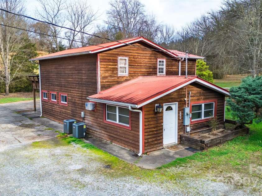 1137 Saunders Road, Franklin, NC 28734.  MLS# CAR4327075, YatesRealty ID 8732. 