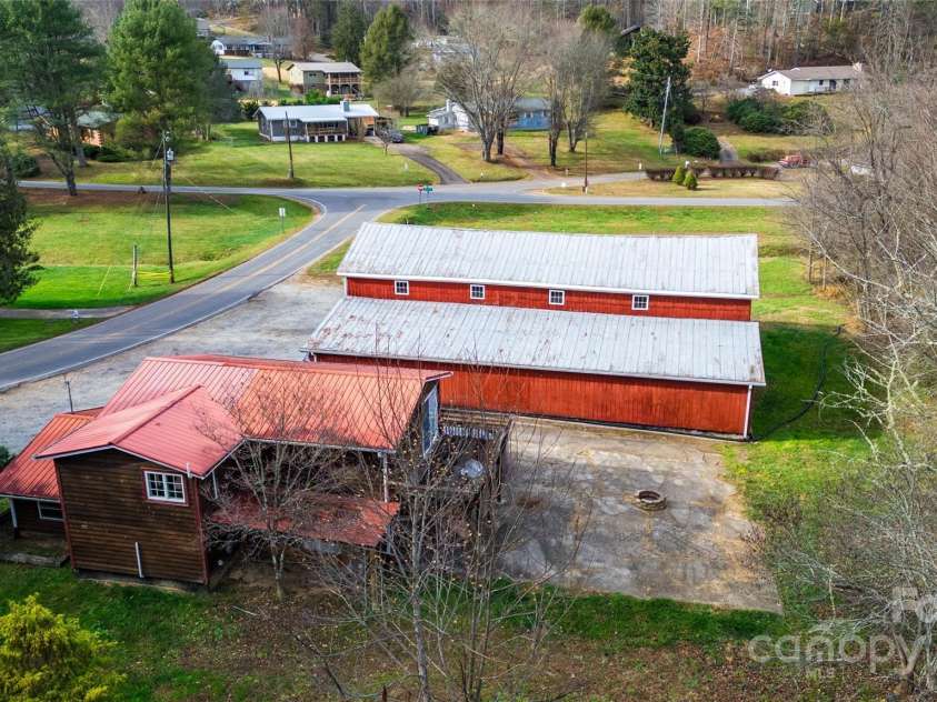 1137 Saunders Road, Franklin, NC 28734.  MLS# CAR4327075, YatesRealty ID 8732. 