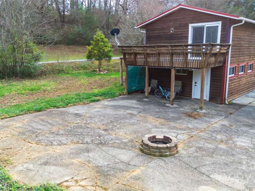 1137 Saunders Road, Franklin, NC 28734.  MLS# CAR4327075, YatesRealty ID 8732. 