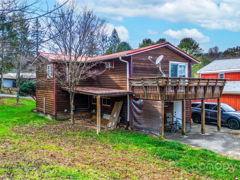 1137 Saunders Road, Franklin, NC 28734.  MLS# CAR4327075, YatesRealty ID 8732. 