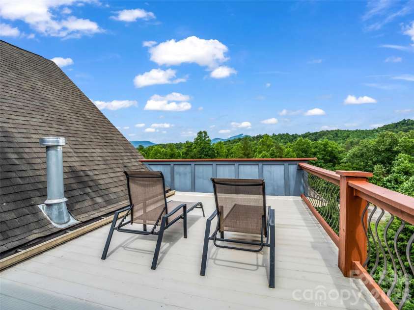 334 Willow Top Lane, Lake Lure, NC 28746.  MLS# CAR4388820, YatesRealty ID 8734. 