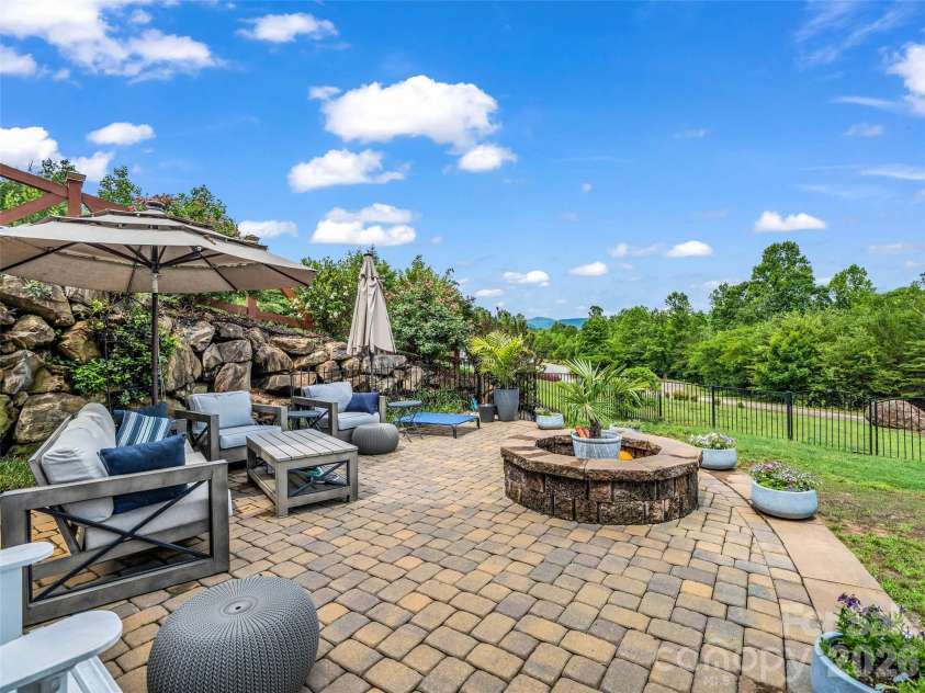 334 Willow Top Lane, Lake Lure, NC 28746.  MLS# CAR4388820, YatesRealty ID 8734. 