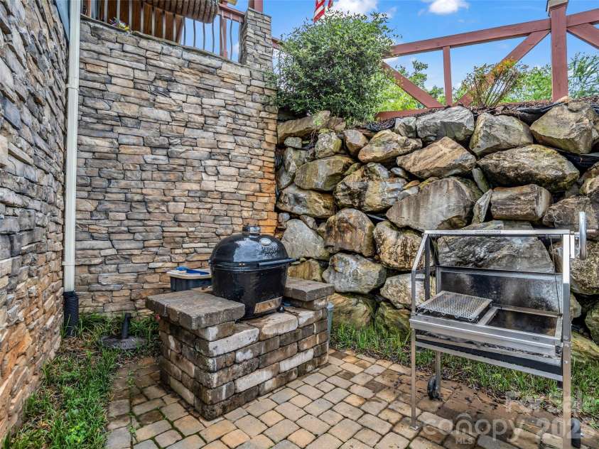 334 Willow Top Lane, Lake Lure, NC 28746.  MLS# CAR4388820, YatesRealty ID 8734. 