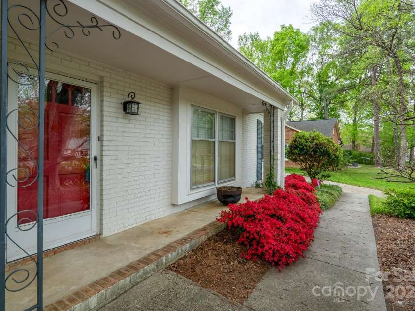 6815 Old Post Road, Charlotte, NC 28212.  MLS# CAR4244683, YatesRealty ID 8734. 