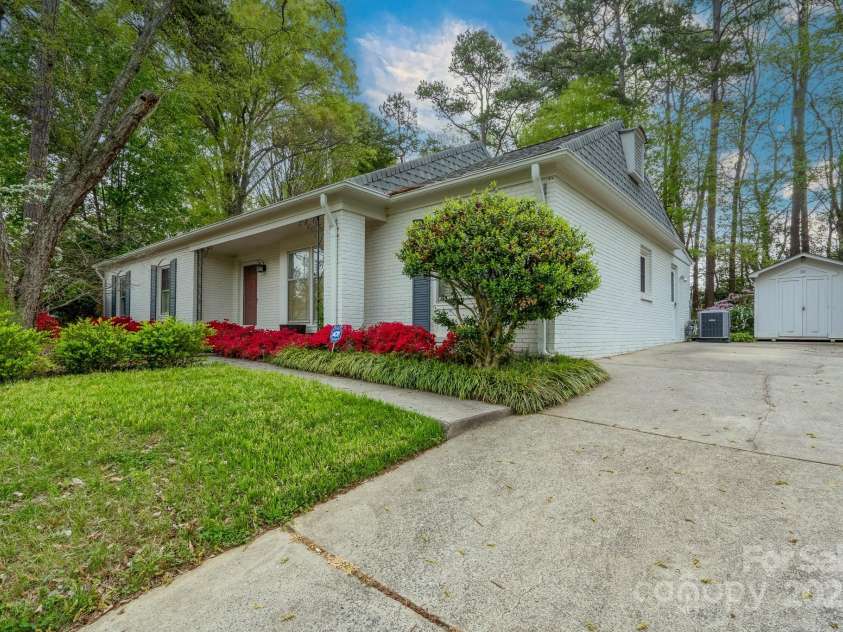 6815 Old Post Road, Charlotte, NC 28212.  MLS# CAR4244683, YatesRealty ID 8734. 