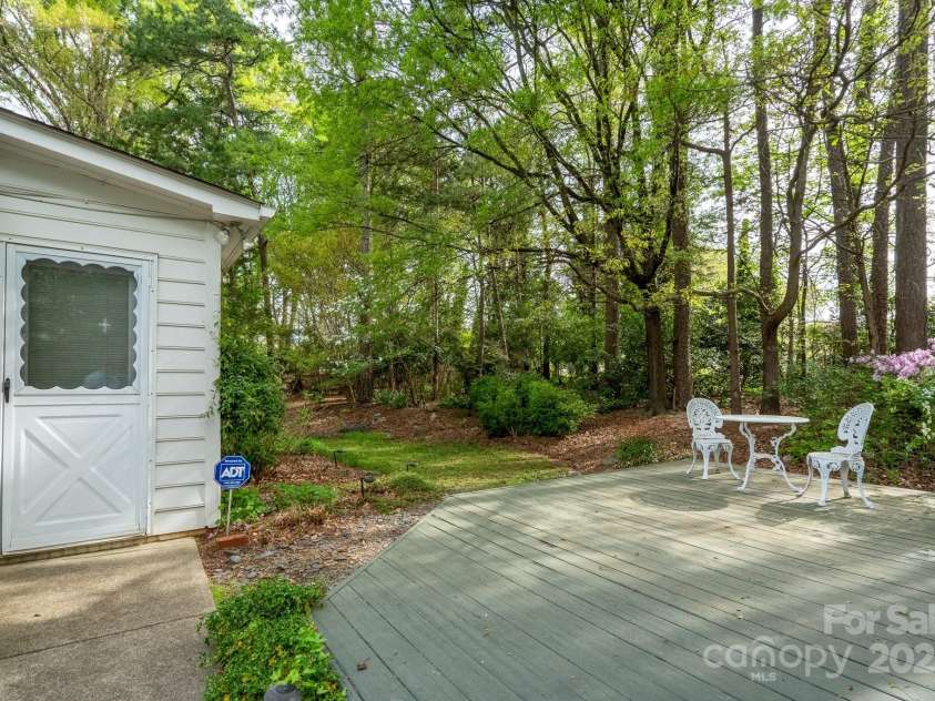 6815 Old Post Road, Charlotte, NC 28212.  MLS# CAR4244683, YatesRealty ID 8734. 